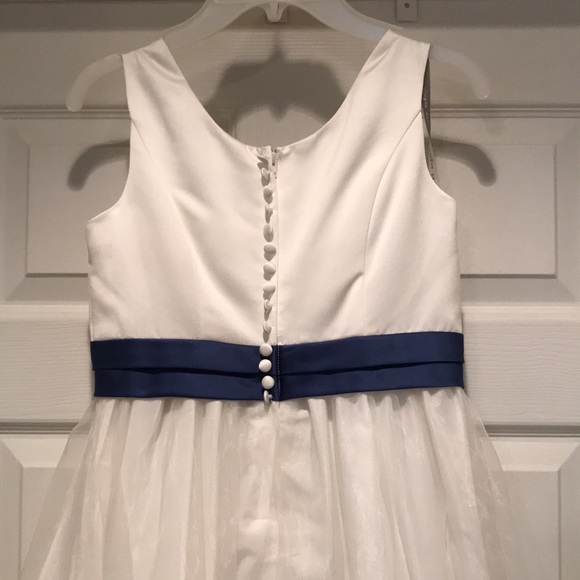 Flower Girl or junior bridesmaid dress - Picture 3 of 4